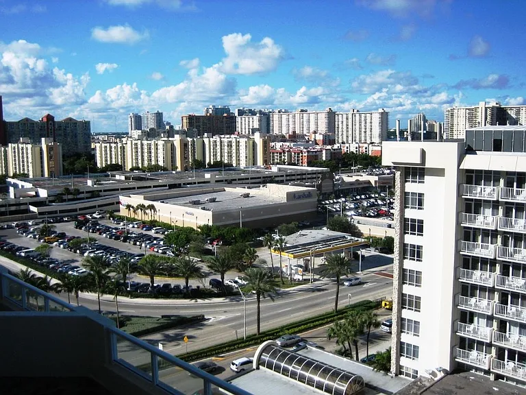 City view from the unitb