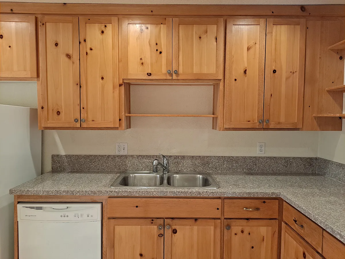 Building Photo - 200 Parkview Dr #B