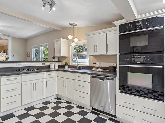3rd image of 507 Pineo Avenue