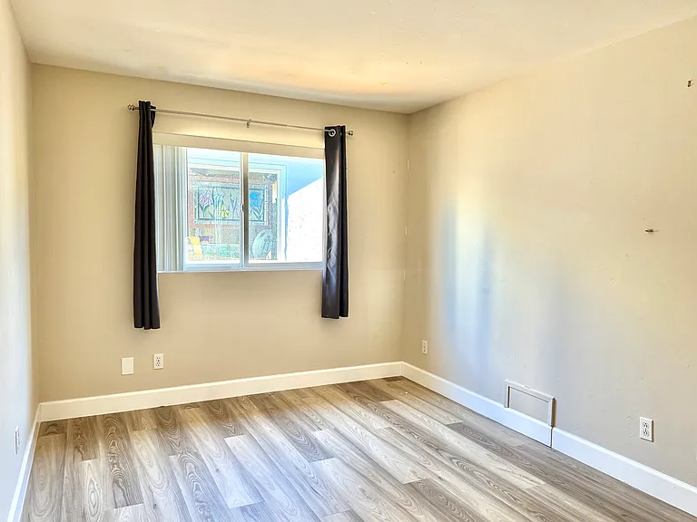 4578 Narragansett Ave — Photo 22