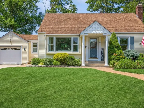 52 Oak Avenue, Smithtown, NY 11787