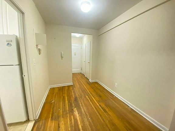 2nd image of 143-11 Barclay Ave #6DD