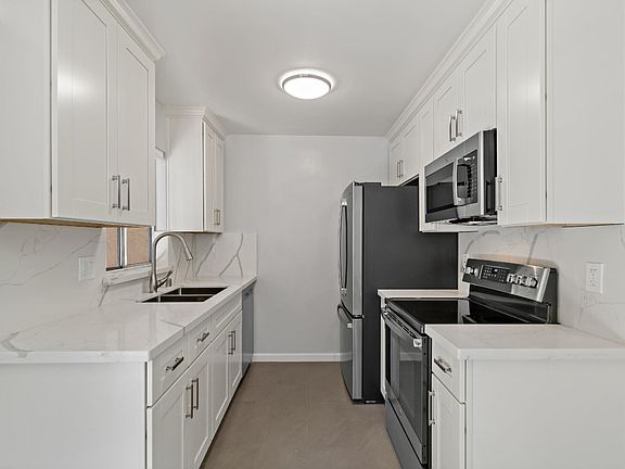 3rd image of 1353 Lexington Dr #3