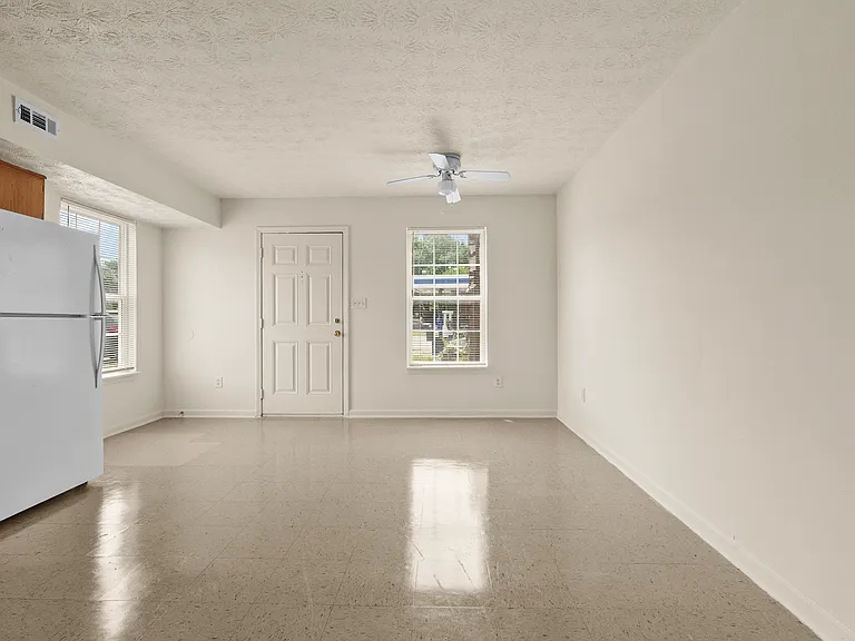 10403 Hillpark Dr — Photo 7