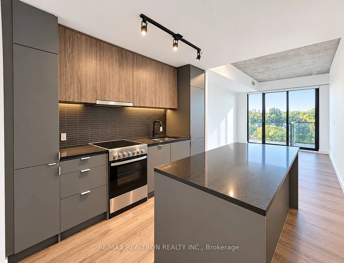 2 bed, $2,800 — Photo 1