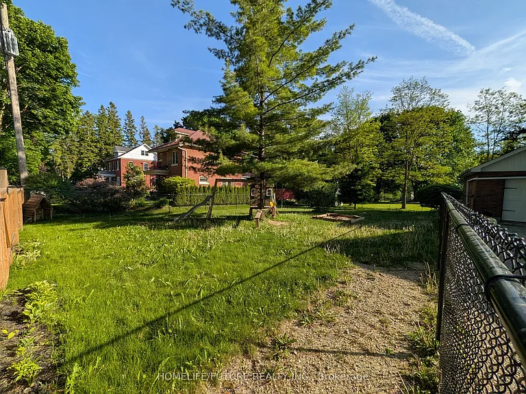 175 Colcleugh Ave — Photo 40