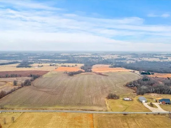 E 251st St, Garden City, MO 64747