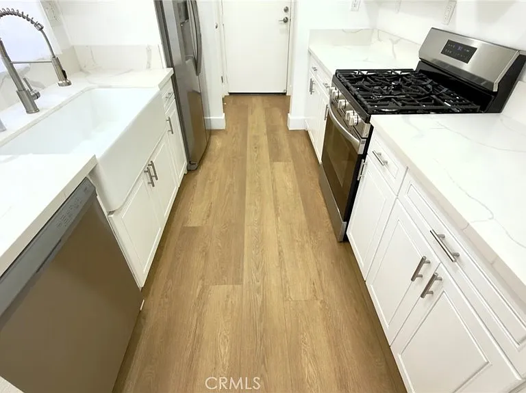 839 N Hayworth Ave #104 — Photo 1
