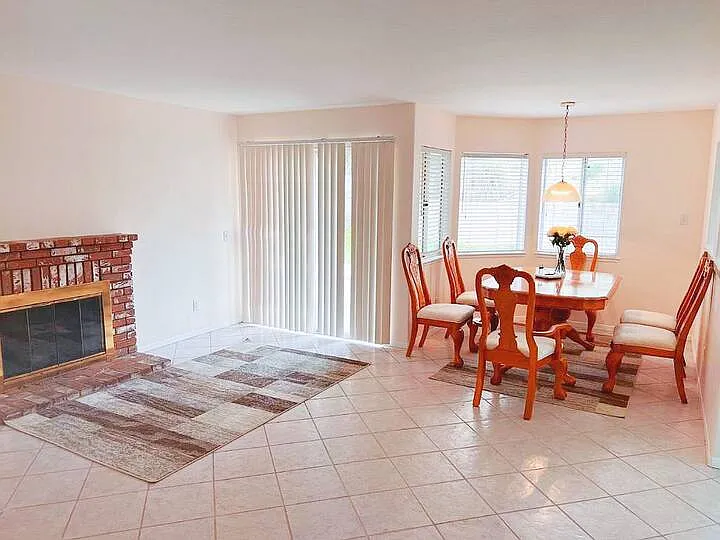 4 bed, 2409 sqft, $4,600 — Photo 2