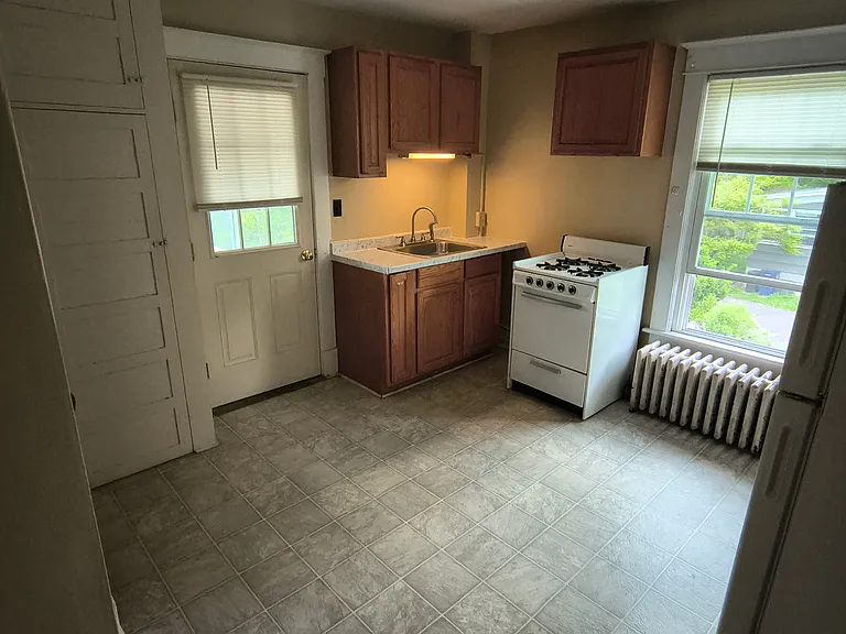 48 Cedar St #4 — Photo 4