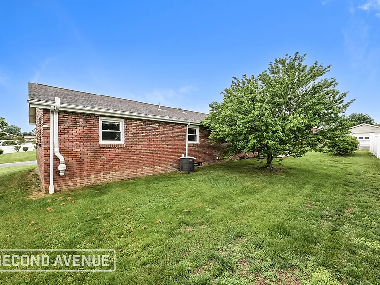 1003 Locust Dr — Photo 21