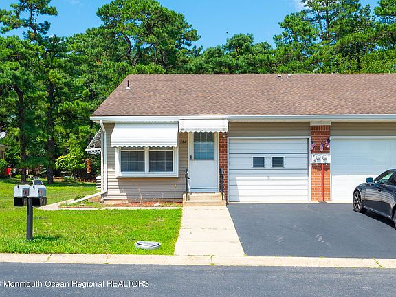 2nd image of 73 Hudson Parkway #A