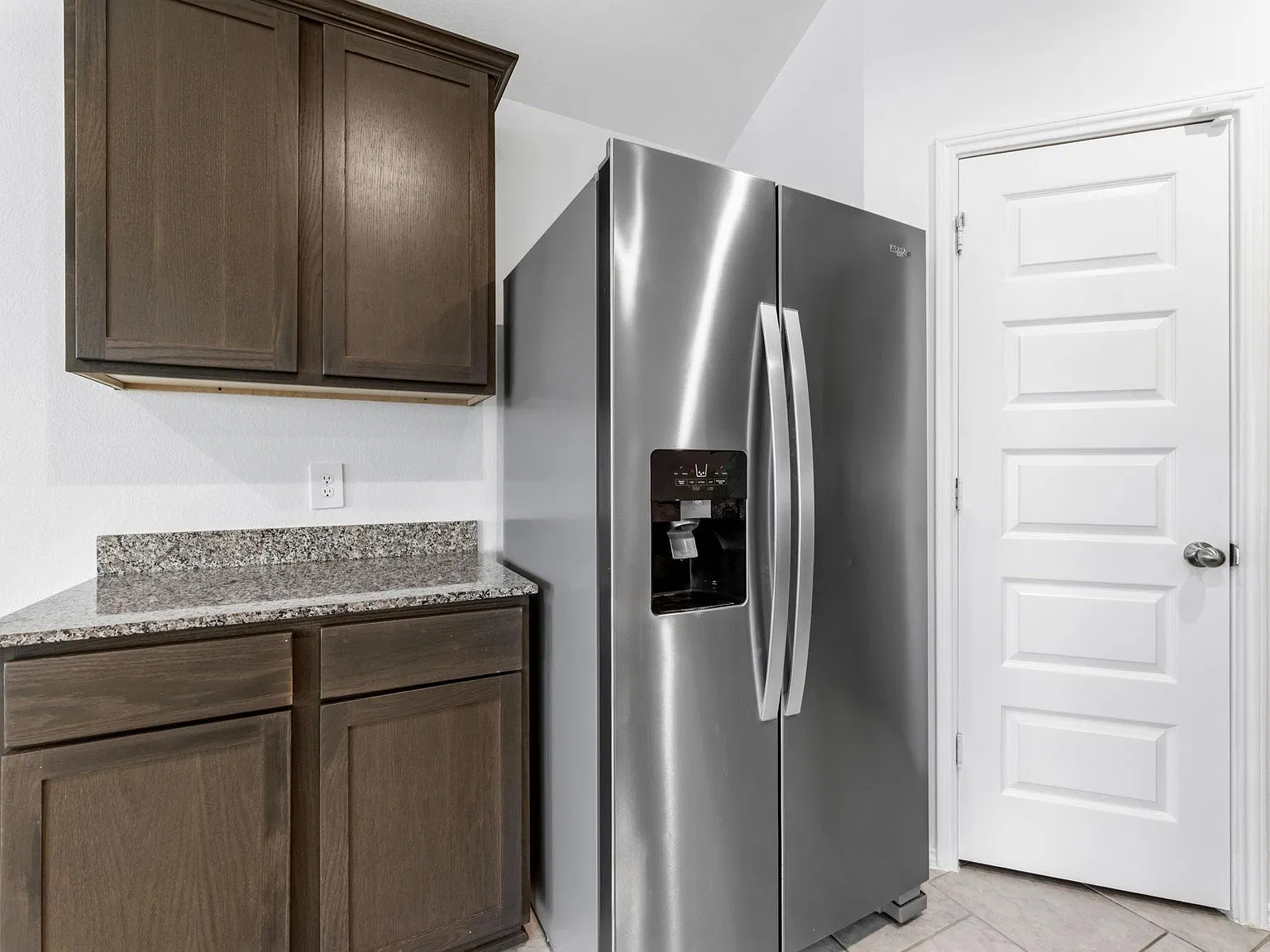4 bed, 1976 sqft, $2,275 — Photo 4
