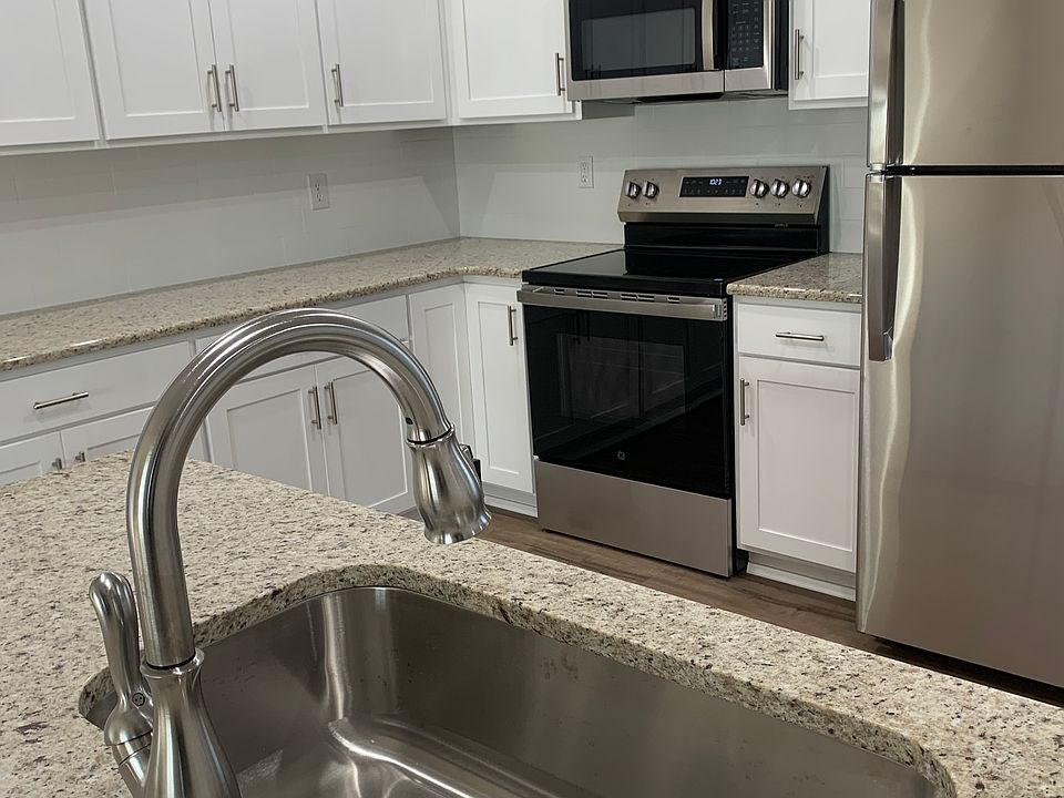 2nd image of 703 E Kings Carriage Blvd