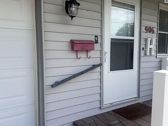 3rd image of 906 W 10th St