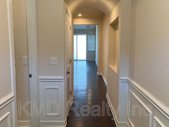 3rd image of 9350 Glenburn Ln