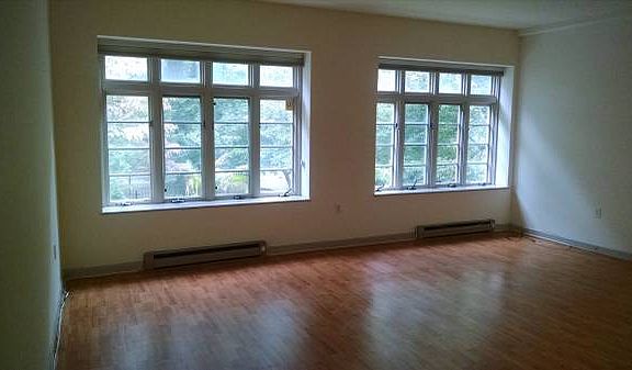 3rd image of 60 Glen Rd APT T4