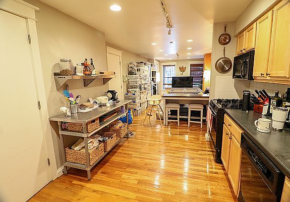 5th image of 261 W 121st St