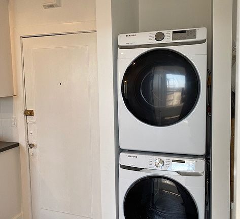 3rd image of 1415 Clay St APT 6