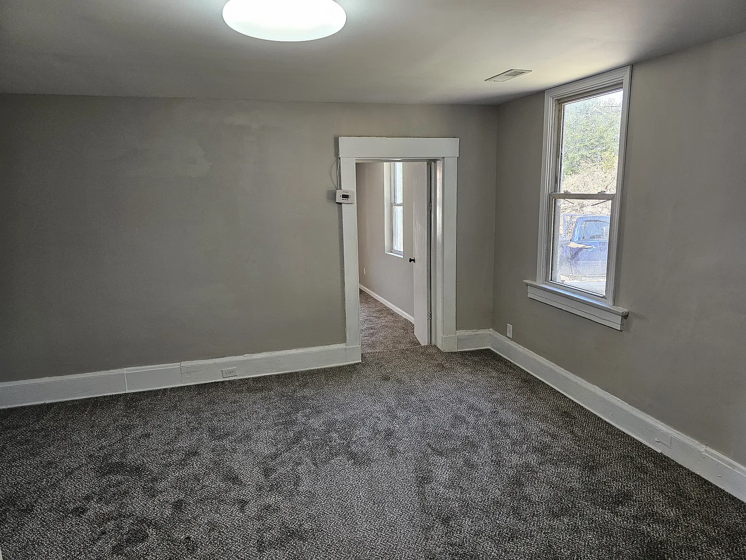 4 bed, 1101 sqft, $2,100 — Photo 1