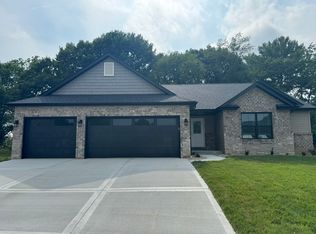 10 Anita Ct, Maryville, IL 62062