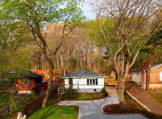 11 Iroquois Trl, Ridge, NY 11961