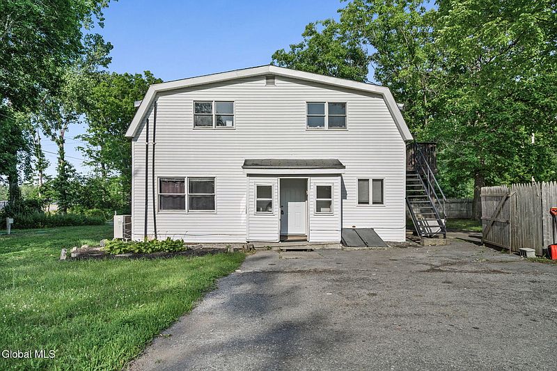 2nd image of 140 Blue Barns Road