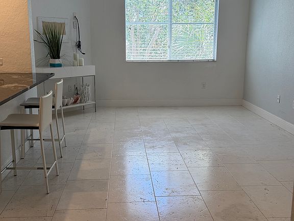 3rd image of 11019 Legacy Ln