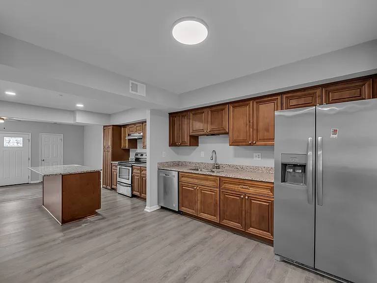 817 Biltmore Dr — Photo 10