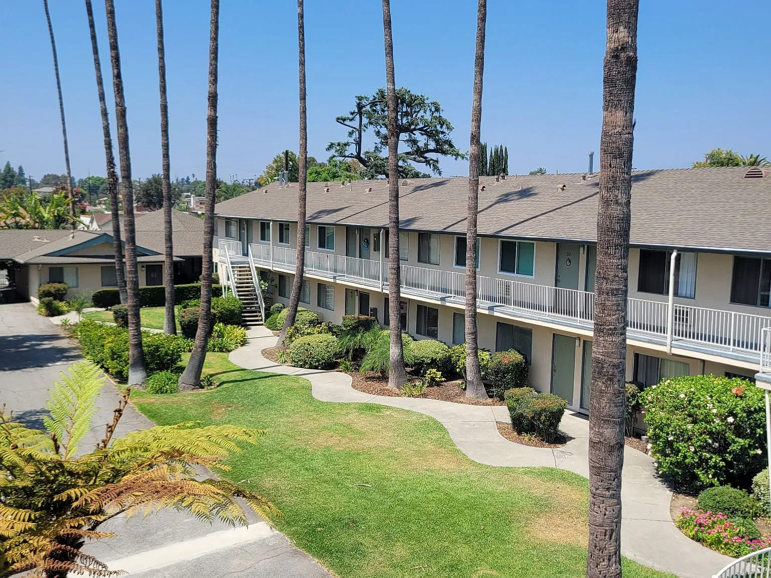 Coral Reef Apartments — Photo 3