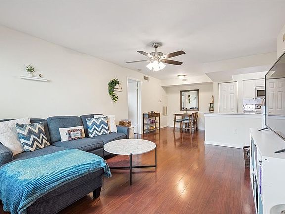 3rd image of 3032 PARKWAY BOULEVARD #305