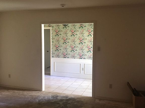 3rd image of 1185 Ivy Ln