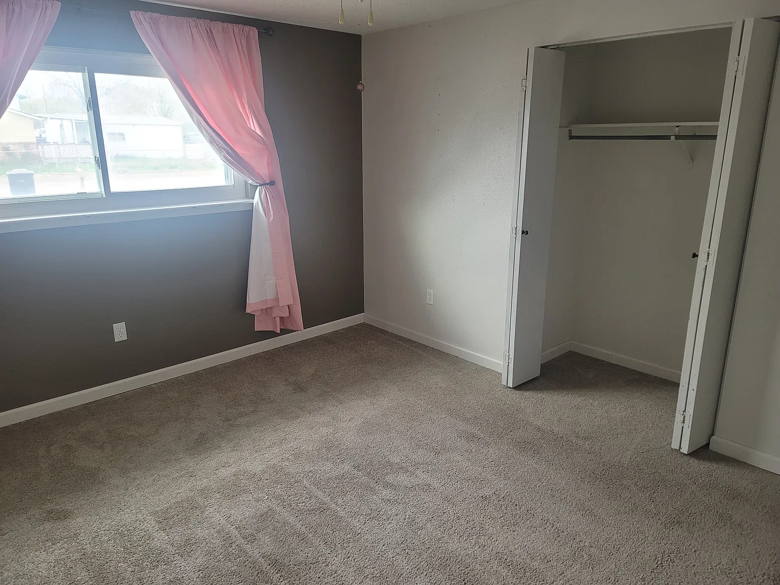 1 bed, 1300 sqft, $750 — Photo 2