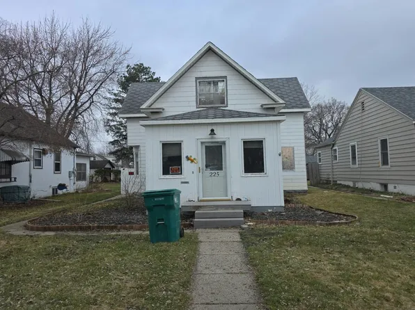 225 9th St N, Breckenridge, MN 56520