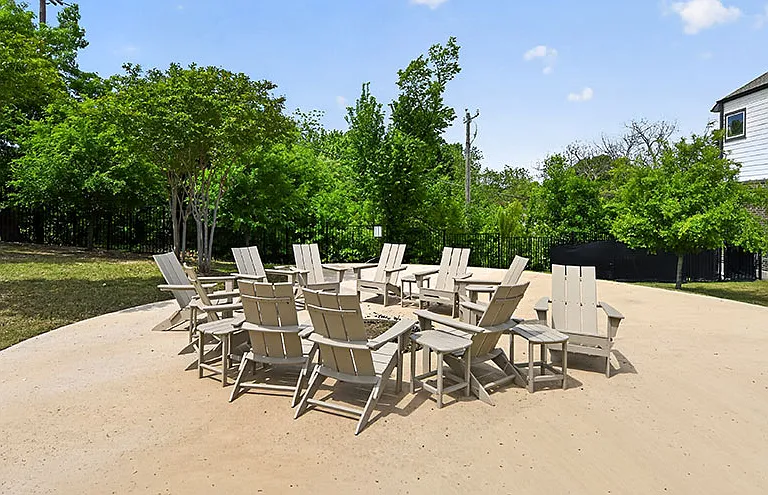 Echelon At Reverchon Bluffs Rental Homes — Photo 17