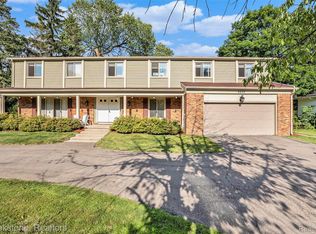 6533 Post Oak Dr, West Bloomfield, MI