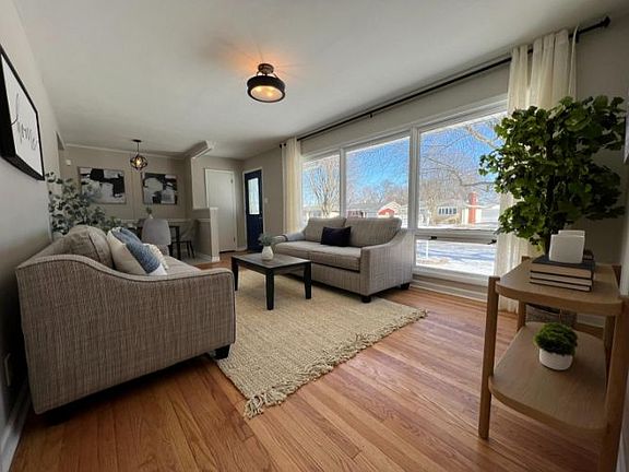 4th image of 8034 Howard Ave