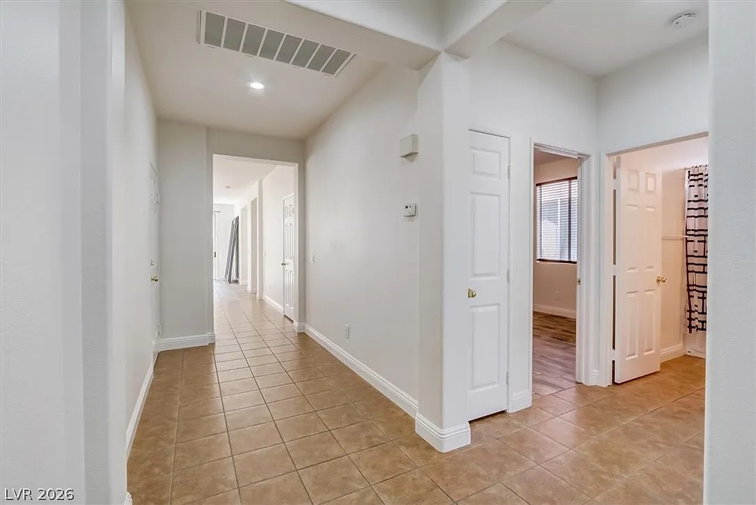 3 bed, 2.0 bath, 1357 sqft, $1,995 — Photo 3