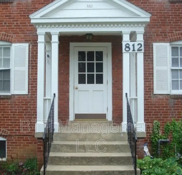 812 Greenwood Cir #4 — Photo 4