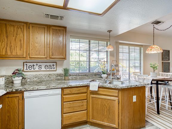 3rd image of 3617 Canterbury Dr