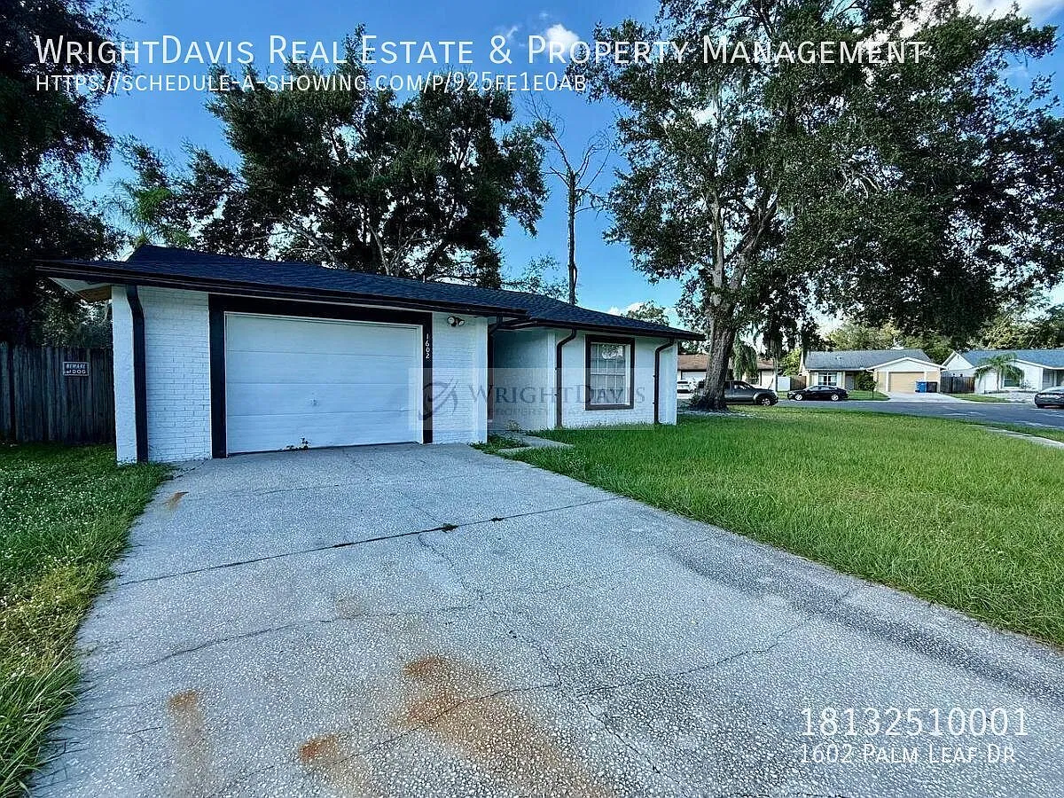 Spacious 3-Bedroom Home in Brandon with Large Fenced Backyard — Photo 2