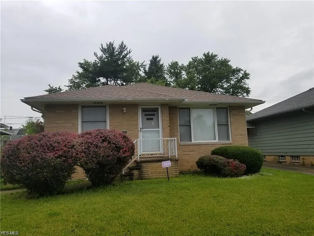 15813 Shirley Ave photo 1