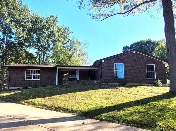 8 Oxford Dr, Washington, MO 63090