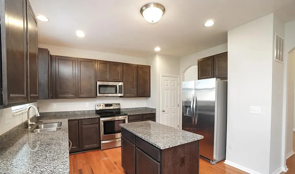 4 bed, 1874 sqft, $2,800 — Photo 3