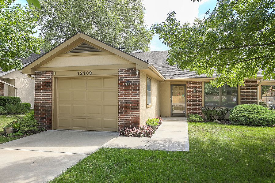 Spacious attached garage
