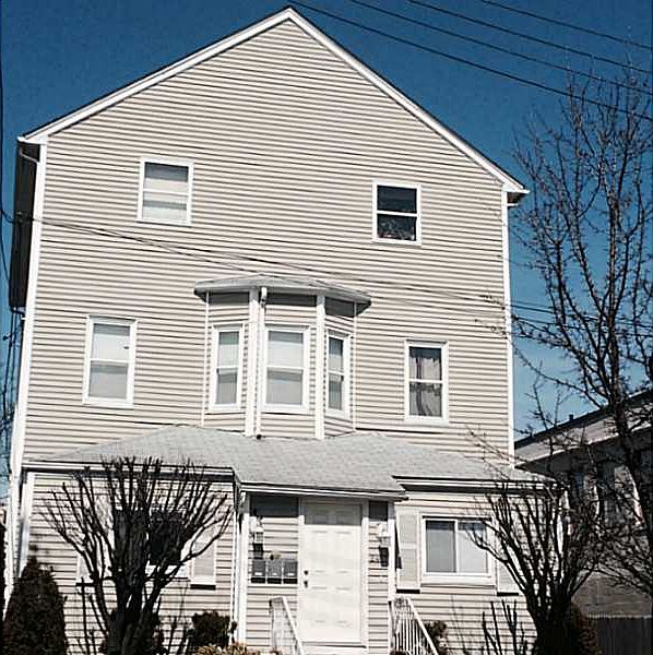 1st image of 240 Taunton Ave APT 3