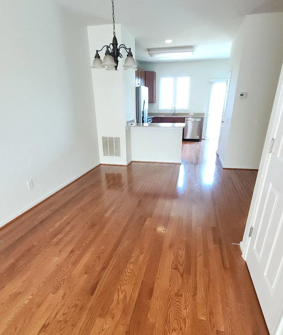 3 bed, 3.5 bath, 1908 sqft, $2,800 — Photo 4