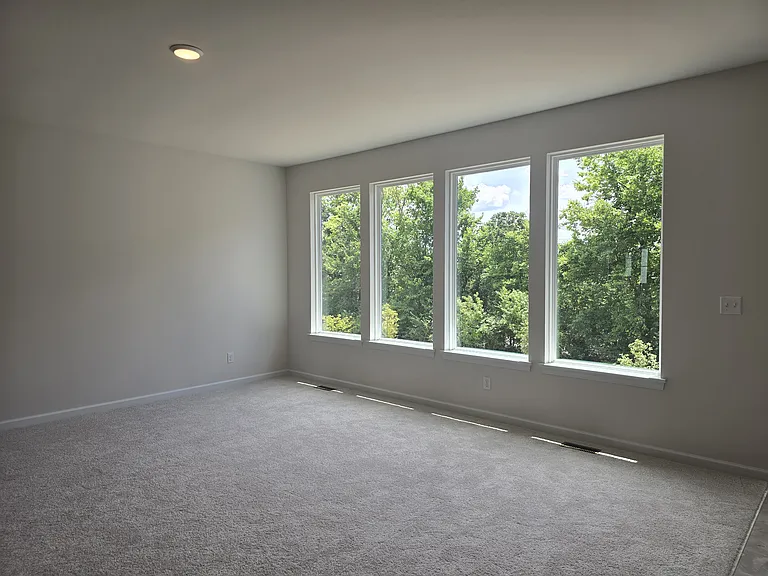 140 Sterling Dr — Photo 8