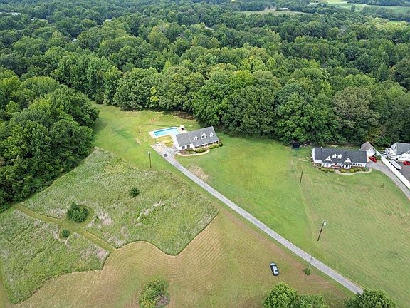 4th image of 455 McLillie Ln