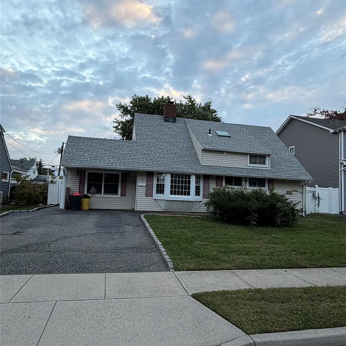 4 bed, 2.0 bath, 1444 sqft, $4,000 — Photo 1